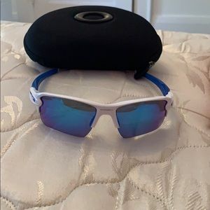 Flak 2.0 Oakley Sports Glasses
